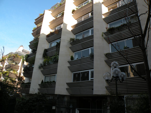  immeuble récent, square Stéphane